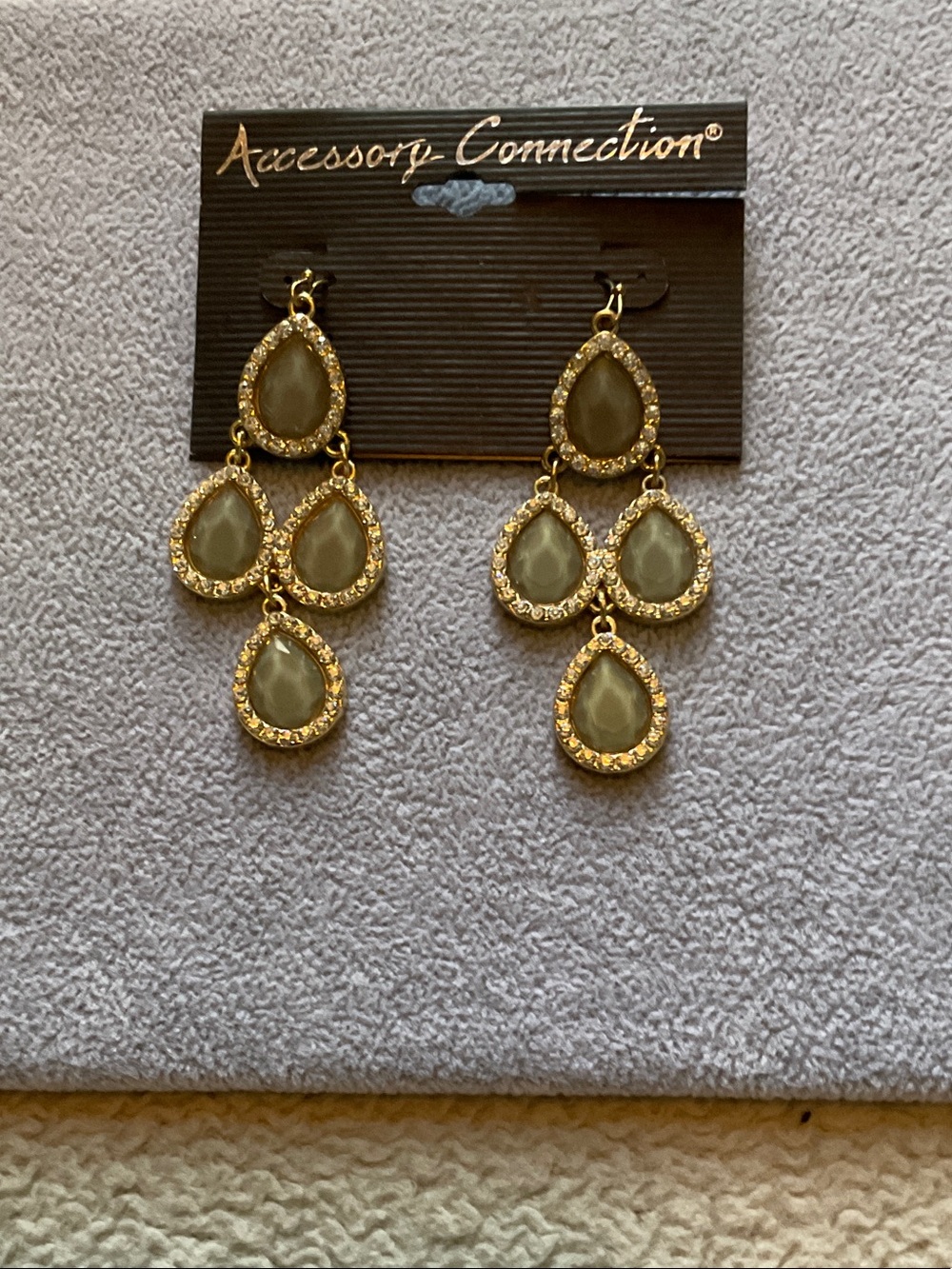 Accessory Connection Gold Teardrop Dangle Earrings NWT
